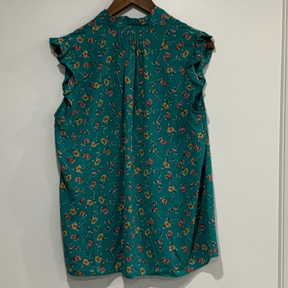 Violet + Claire Floral Top with Tie - Picture 4 of 8